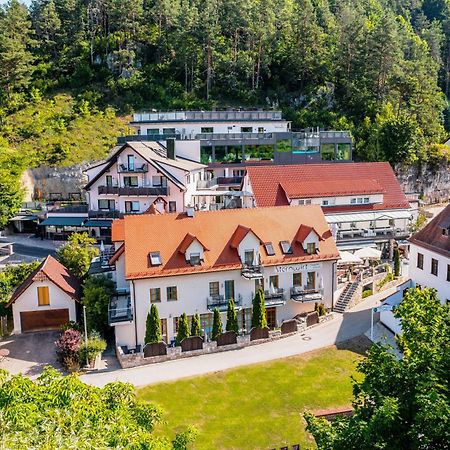 Landhotel Sternwirt - Das Wellnesshotel Zwischen Nuernberg Und Amberg Hogen Exterior photo