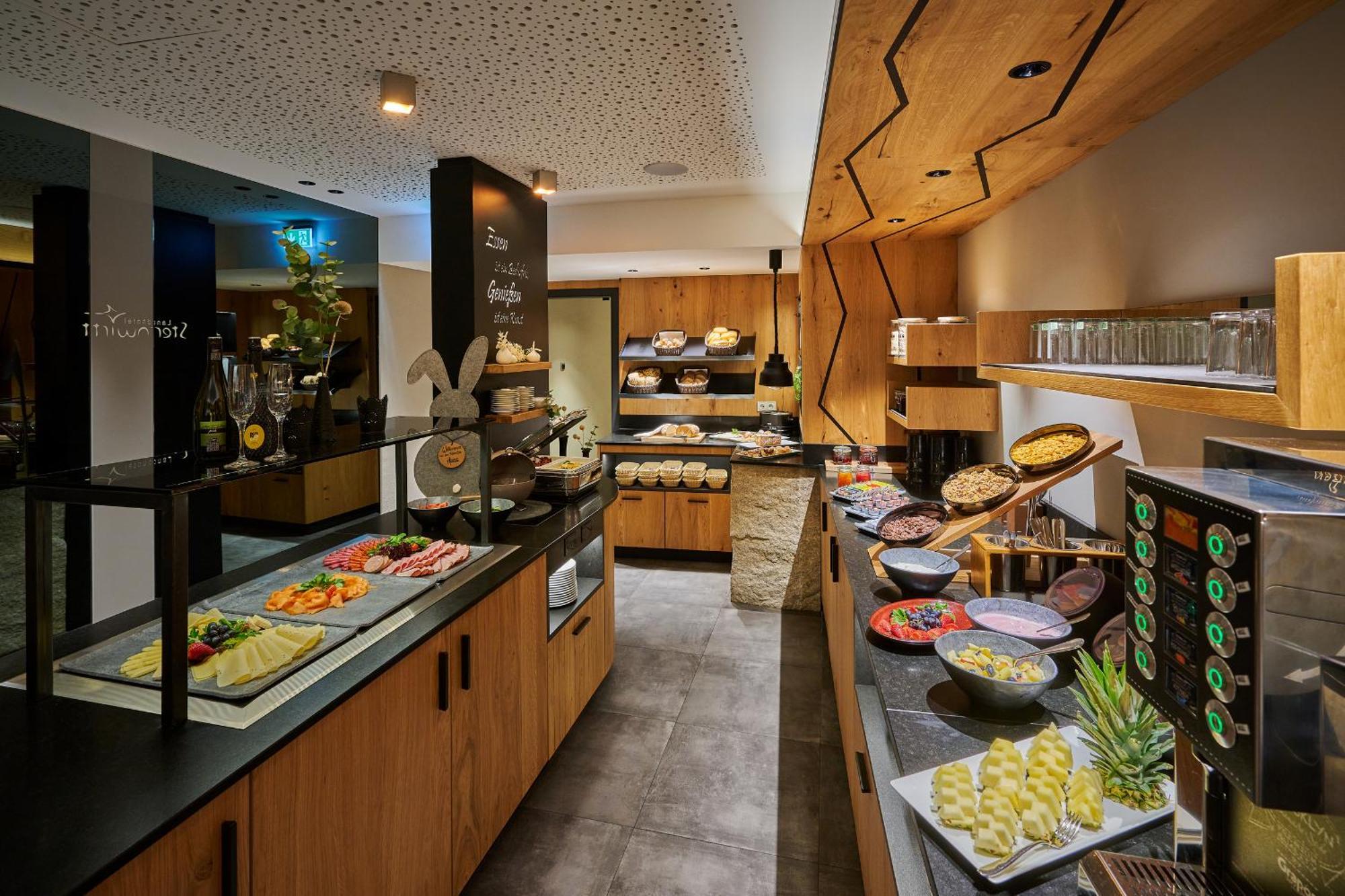 Landhotel Sternwirt - Das Wellnesshotel Zwischen Nuernberg Und Amberg Hogen Exterior photo